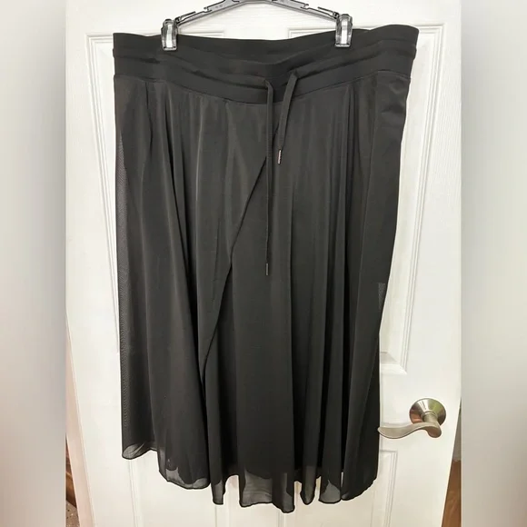 Halara Skirt w/ Shorts (Built-In) - Picture 1 of 6